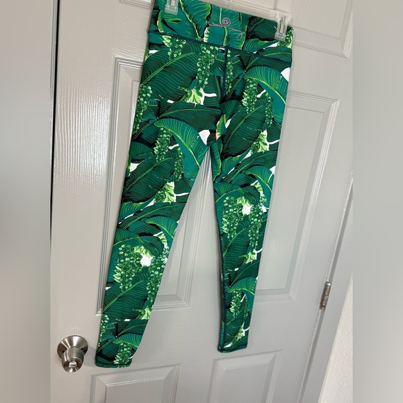 Dorothy Draper | Brazilliance |Green Leafy Legging | Medium - Picture 3 of 6
